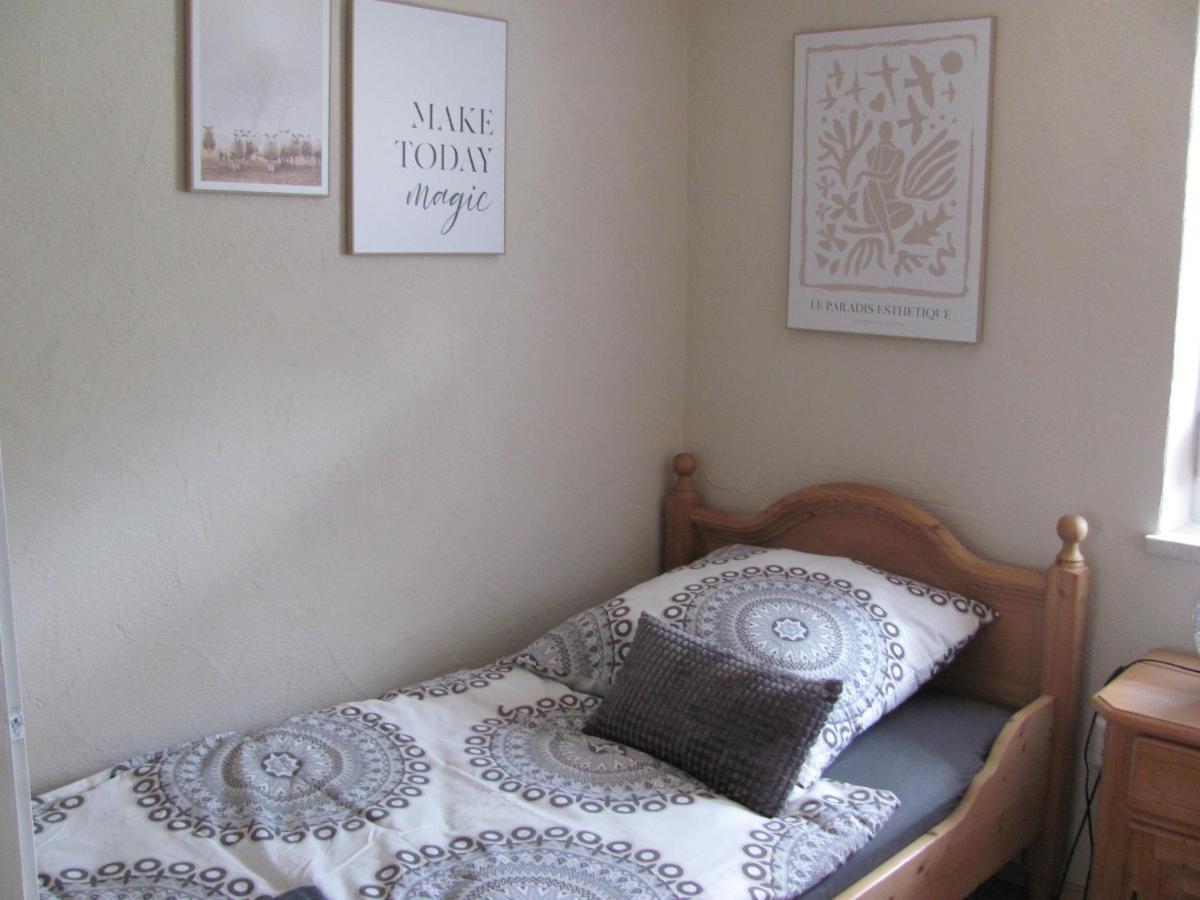 #2 Ruhiges Gemuetliches Ferienzimmer Mit 2 Einzelbetten Gemeinschaftsbad W-Lan Airport Nah Late Night Check In Haus Nr 9,5 Trunkelsberg Dış mekan fotoğraf
